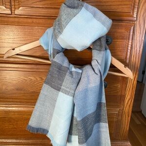 Gap scarf